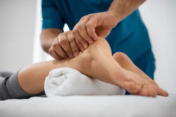 Consulter pour douleur tendon d'achille