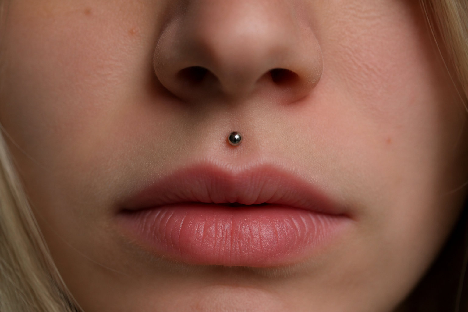 Piercings labiaux : esthétique et protection des gencives
