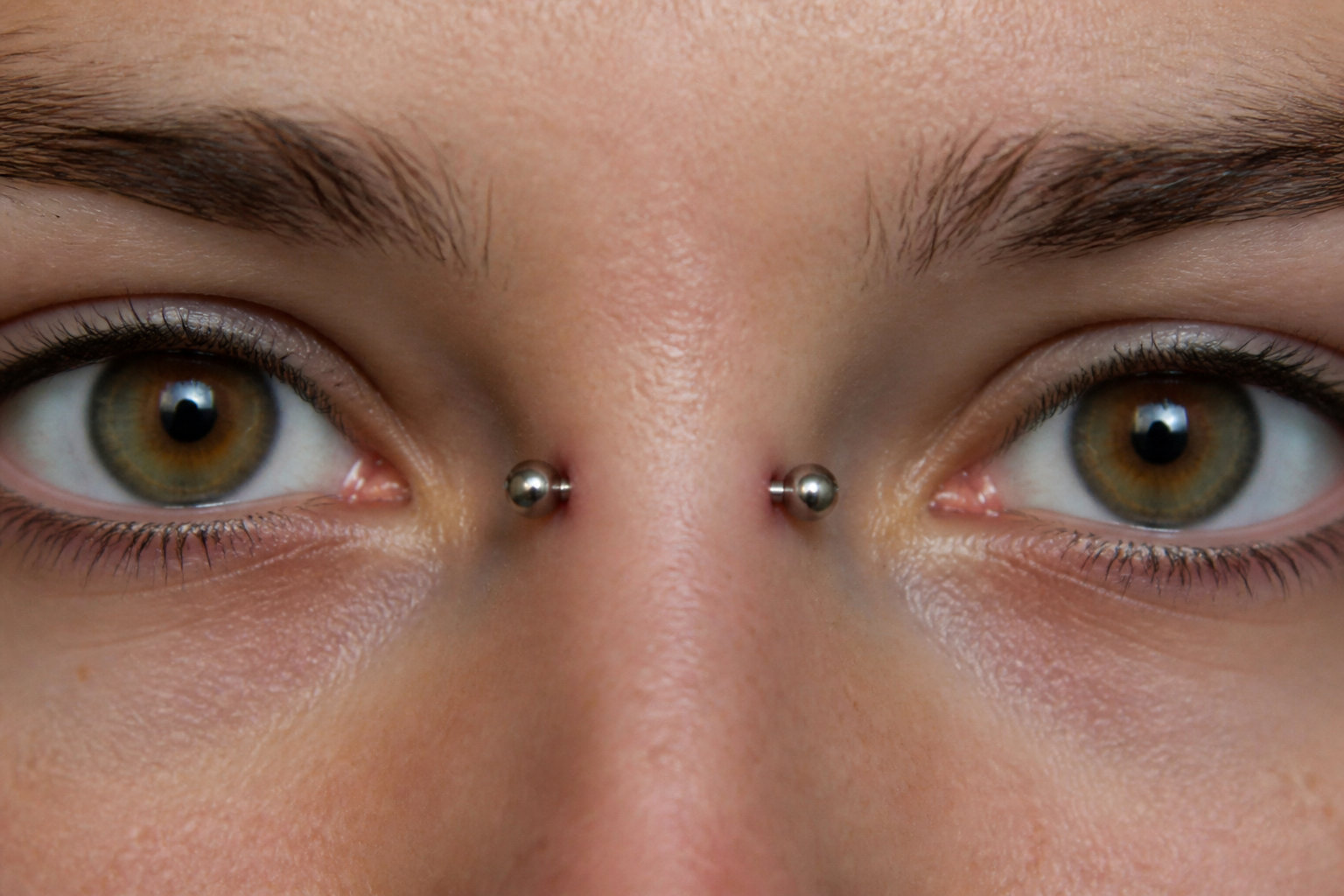 Piercings de surface et bridge : limites et stabilité